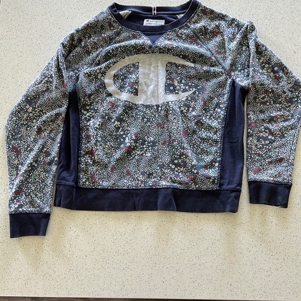 Champion medium women’s sweatshirt
